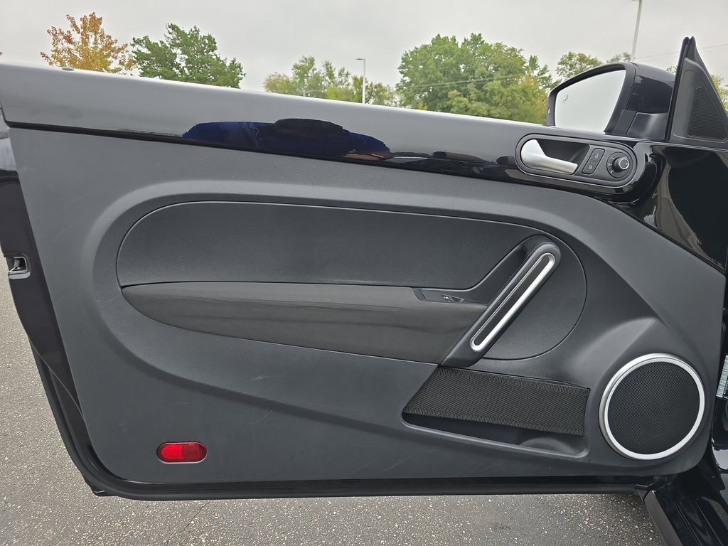 2018 Volkswagen Beetle SE Coast photo 23