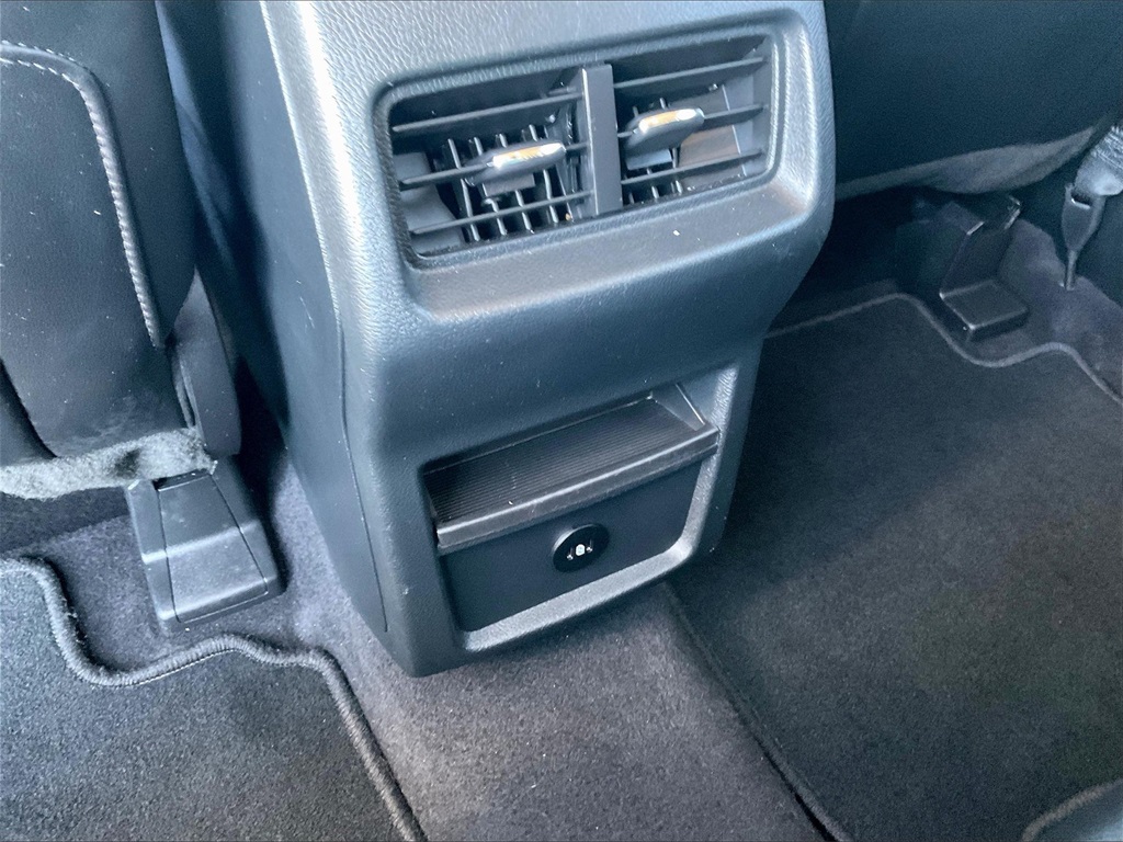 2022 Ford Edge SEL photo 25
