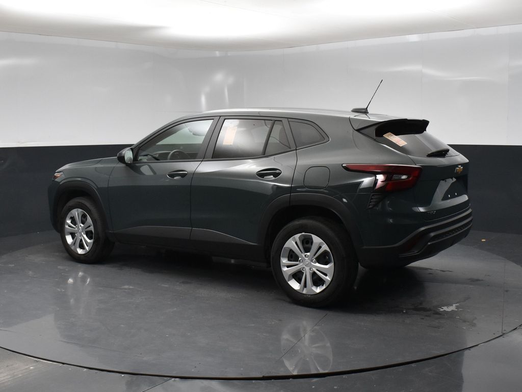 2025 Chevrolet Trax LS photo 4