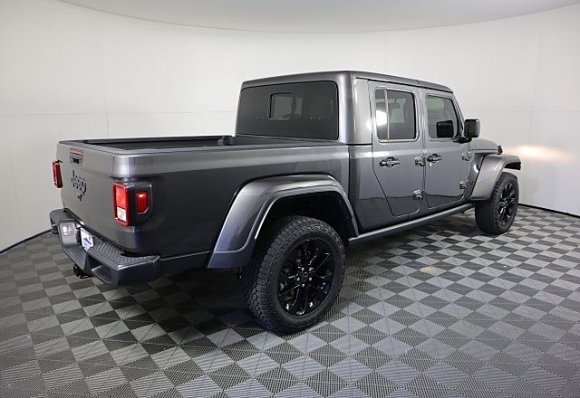 2025 Jeep Gladiator photo 4