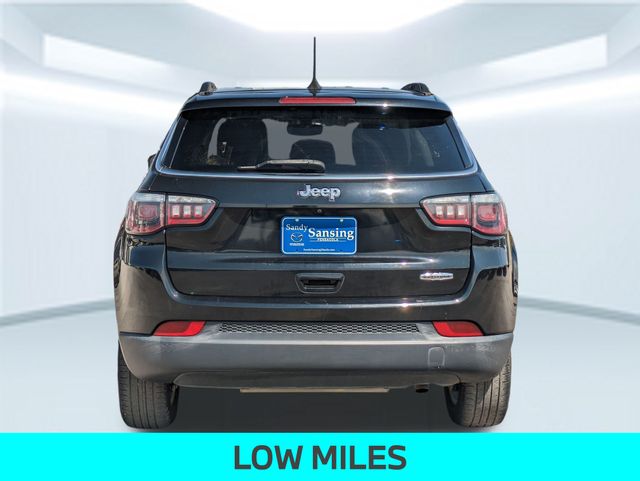 2017 Jeep Compass Latitude photo 3