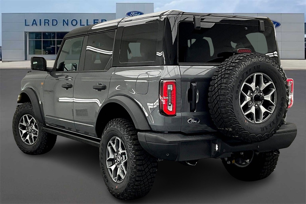 2025 Ford Bronco Badlands photo 3