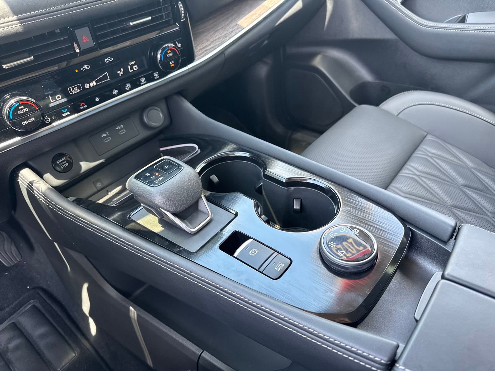 2025 Nissan Rogue Platinum photo 18