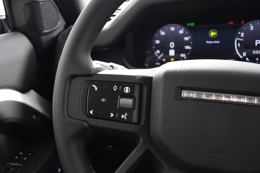 2025 Land Rover Defender 110 S photo 28