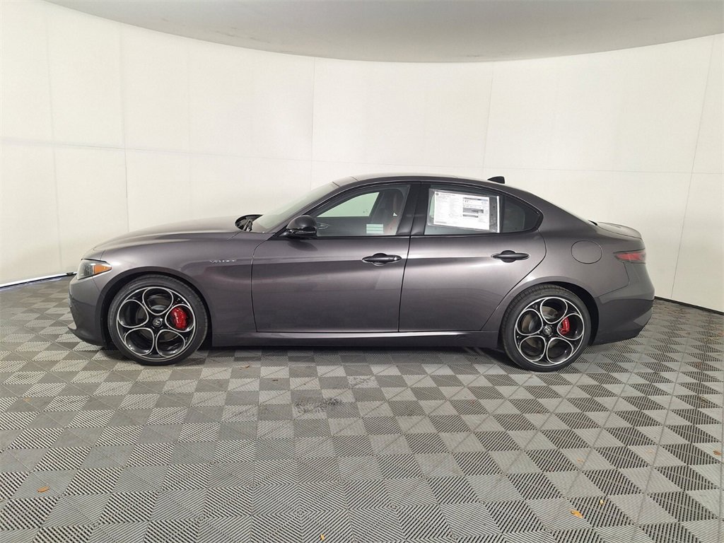 2025 Alfa Romeo Giulia Base photo 7