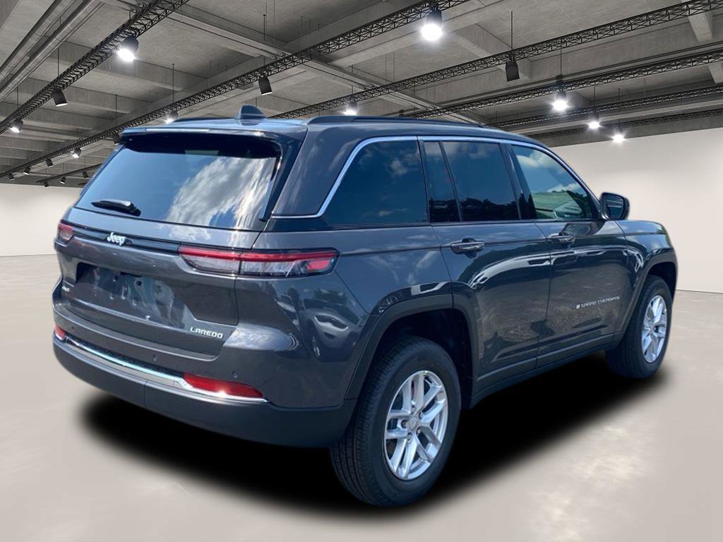 2025 Jeep Grand Cherokee Laredo X photo 2