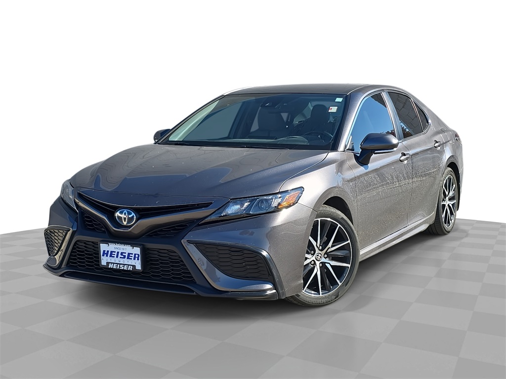 2024 Toyota Camry SE's photo