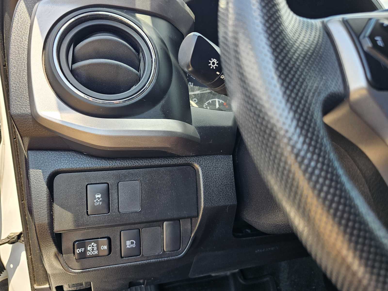 2020 Toyota Tacoma SR5 photo 14