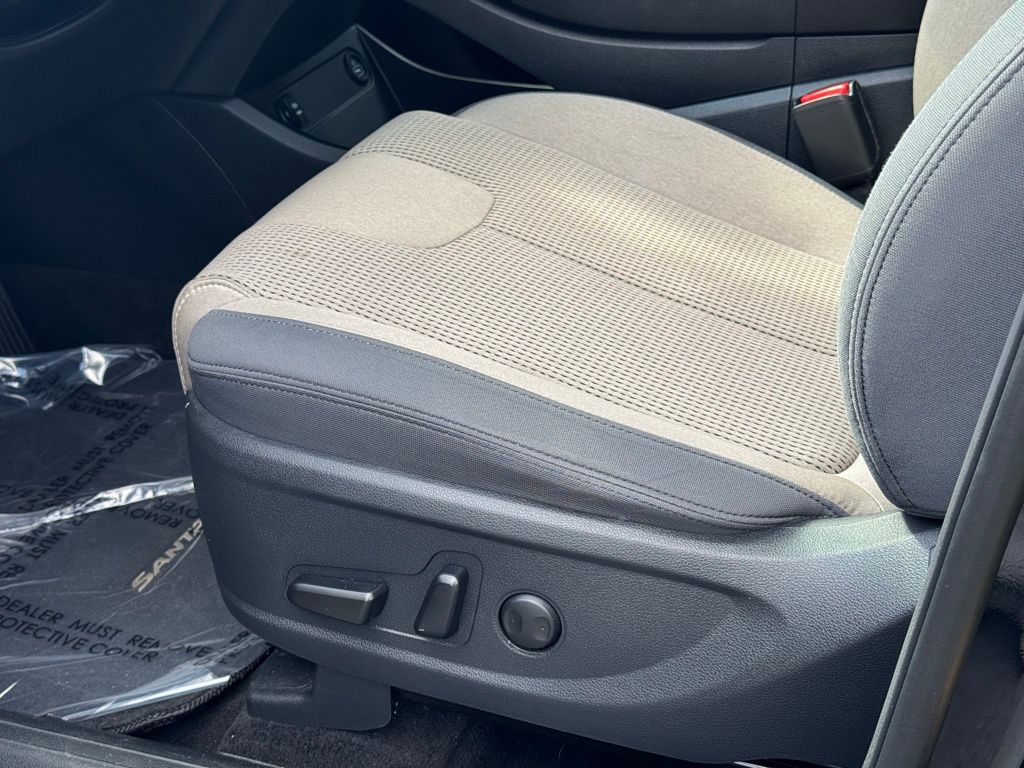 2021 Hyundai Santa Fe SEL Convenience photo 16