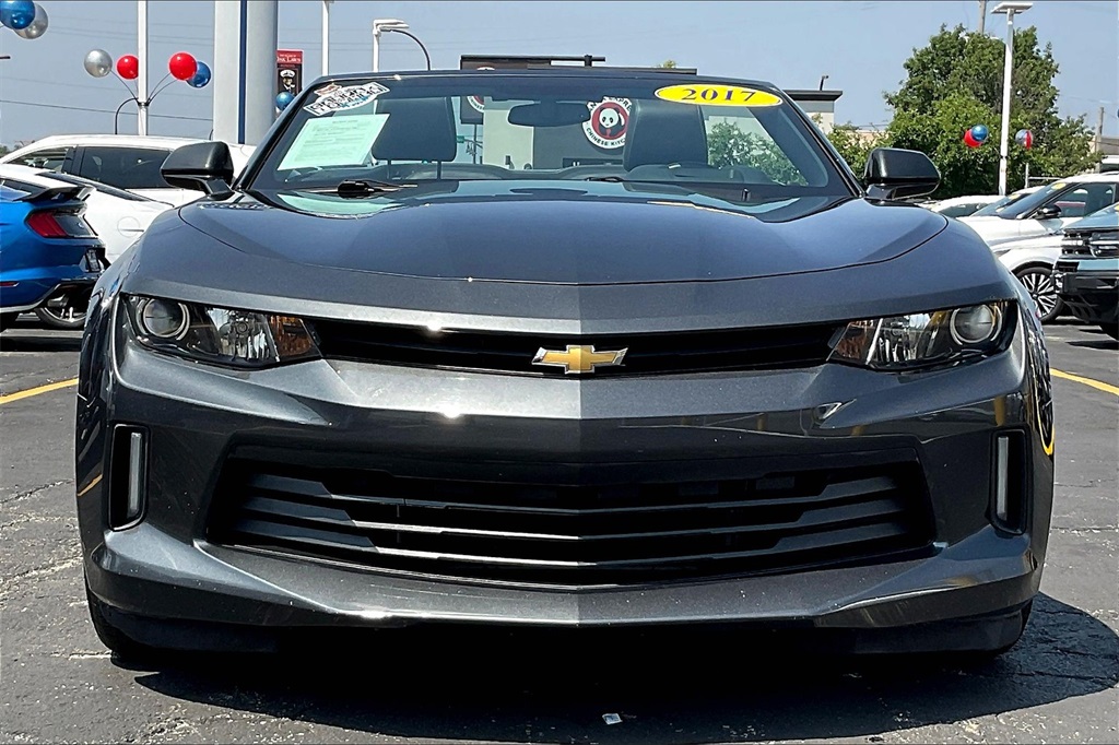 2017 Chevrolet Camaro 2LT photo 2