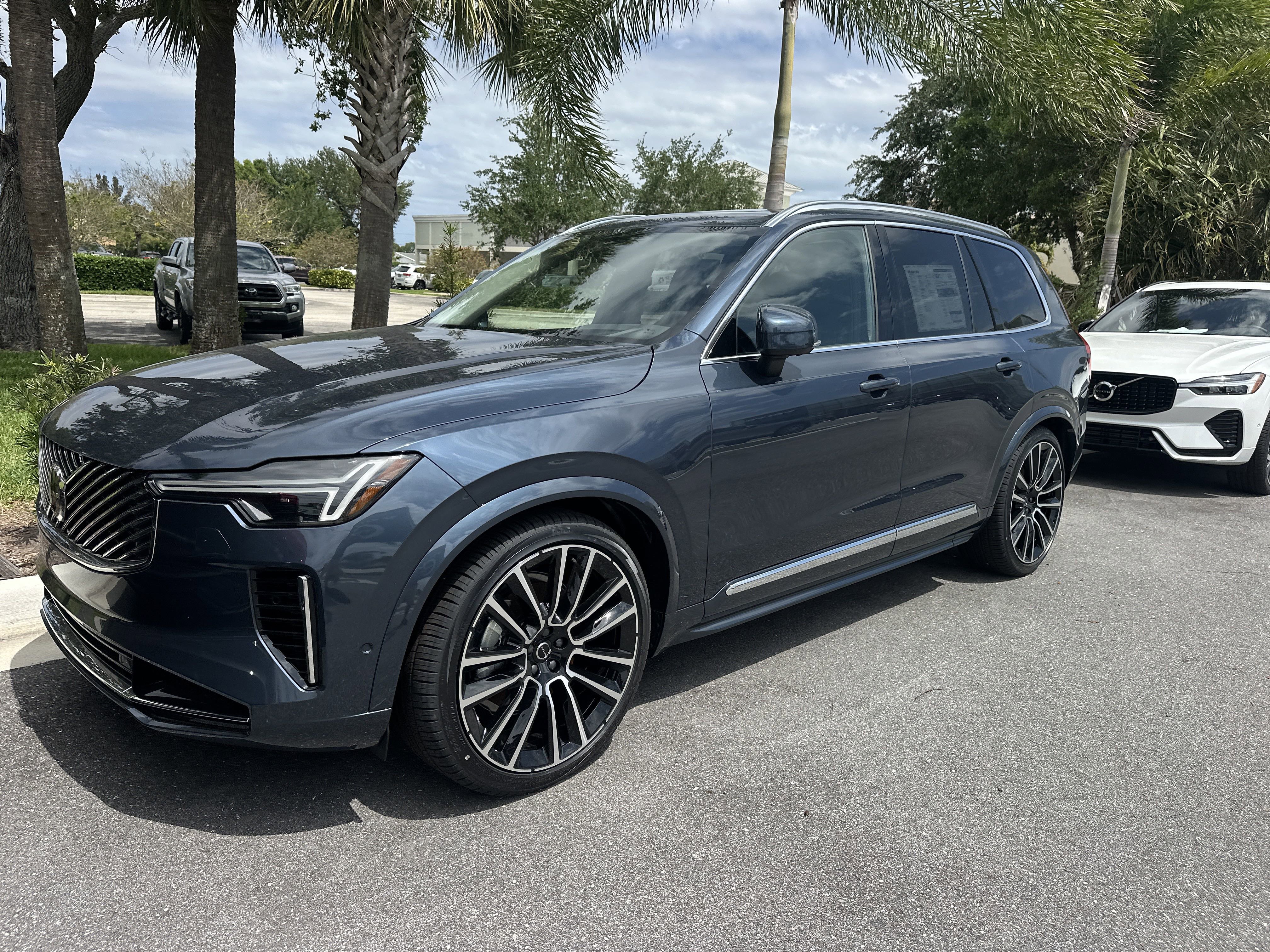 2025 Volvo XC90 Ultra's photo