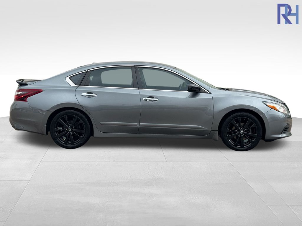 Used 2018 Nissan Altima SR with VIN 1N4AL3AP8JC299056 for sale in Coon Rapids, Minnesota