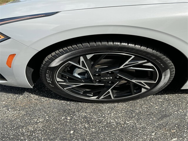 2025 Kia K5 GT-Line photo 9