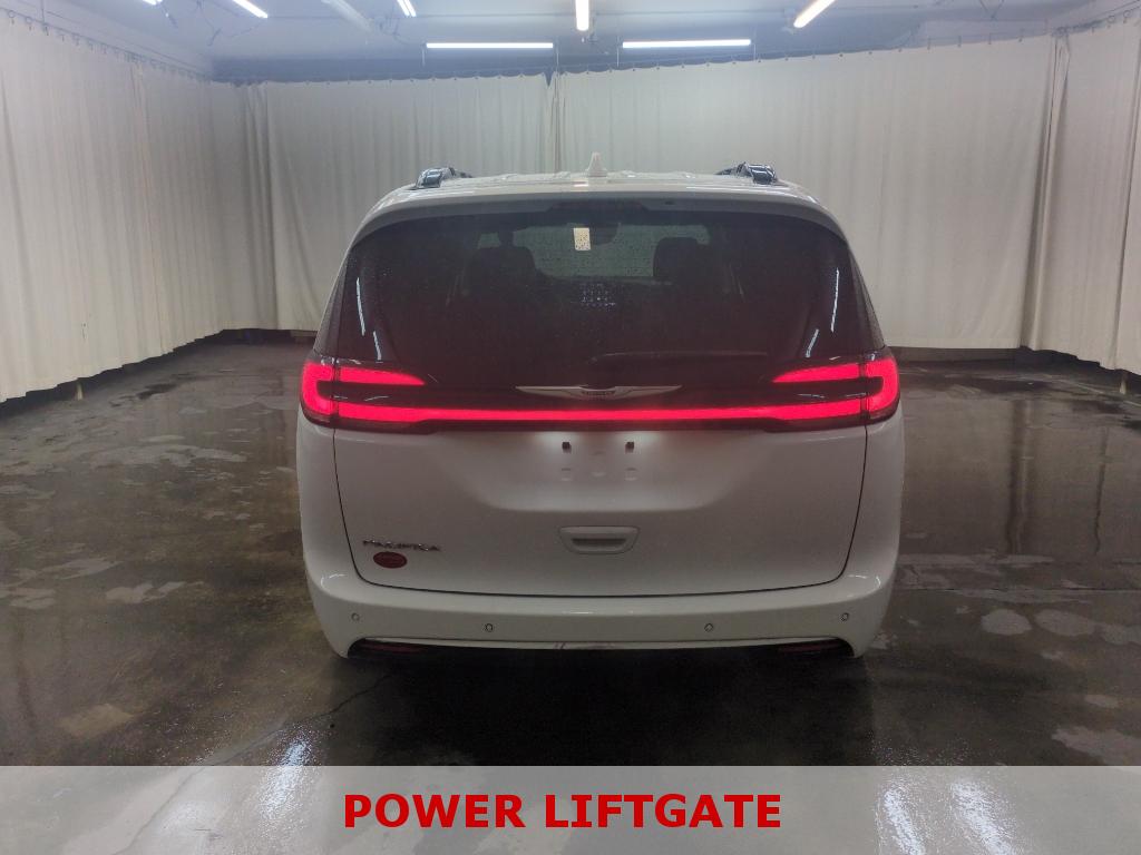 2022 Chrysler Pacifica Touring L photo 4