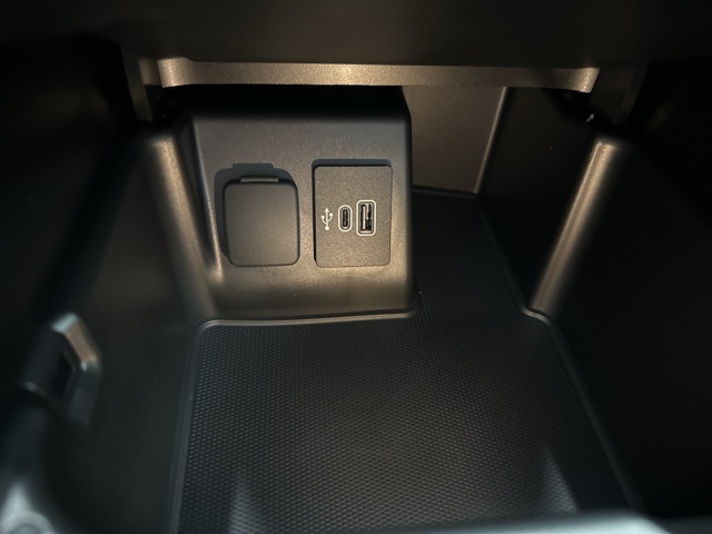 2025 Ford Explorer photo 21