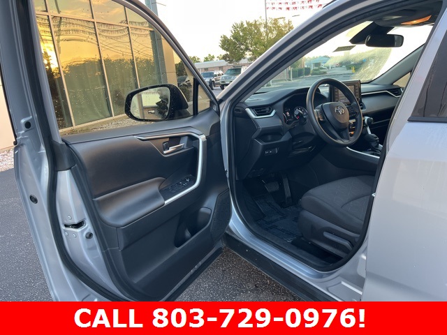 2019 Toyota RAV4 XLE photo 4