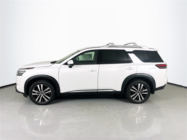 2025 Nissan Pathfinder Platinum photo 2