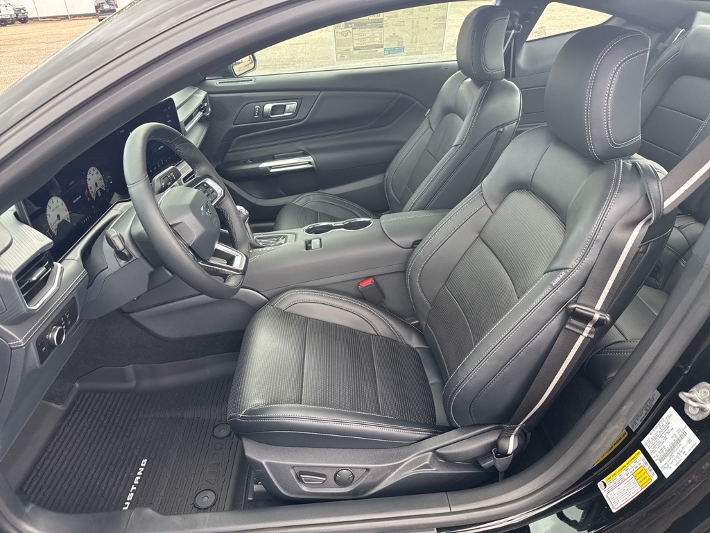 2025 Ford Mustang EcoBoost Premium photo 4