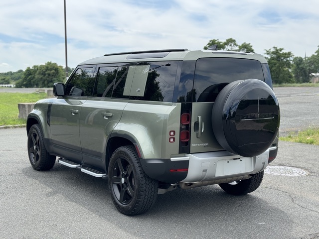 2022 Land Rover Defender 110 SE photo 3