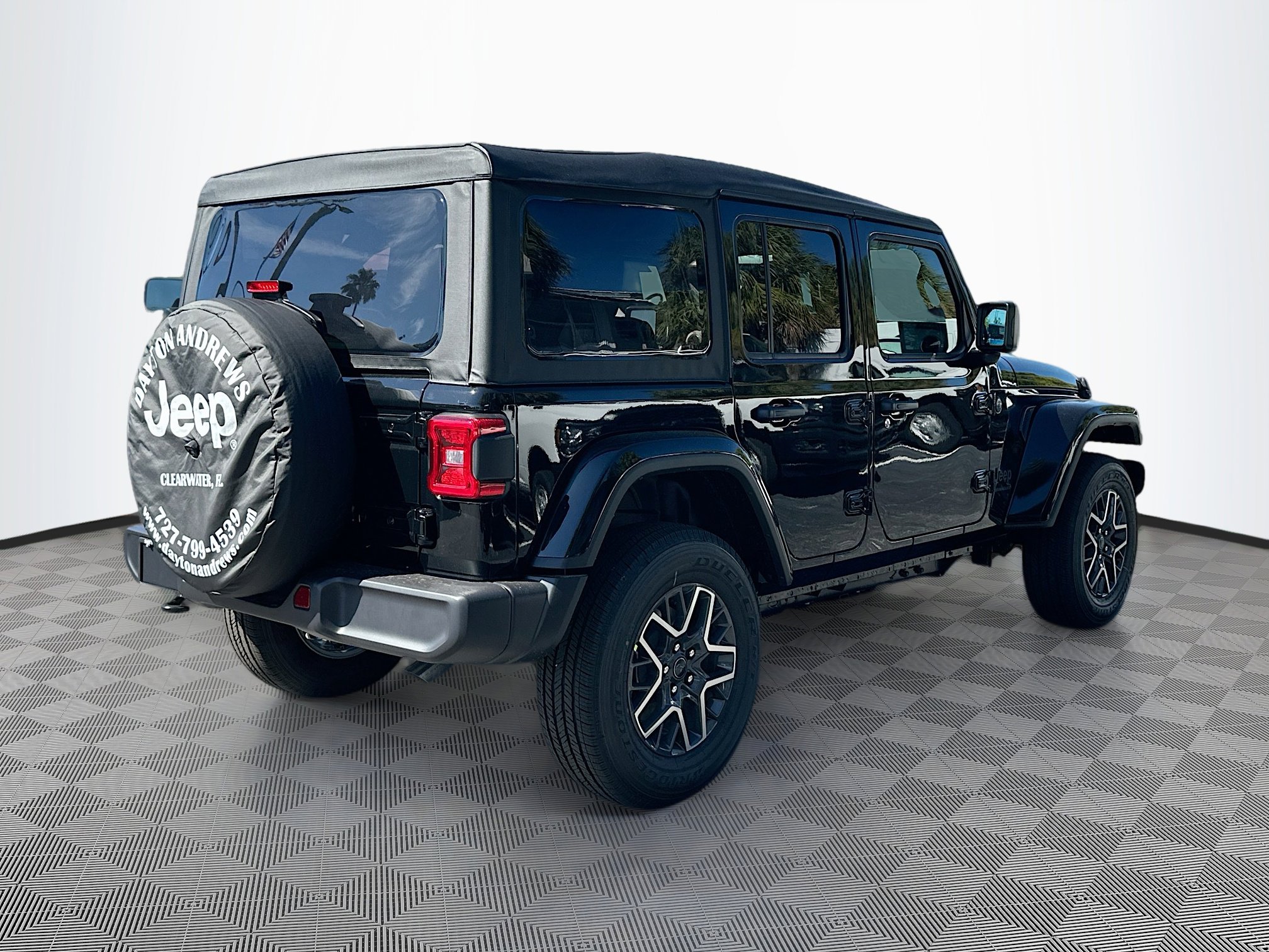 2025 Jeep Wrangler Sahara photo 4