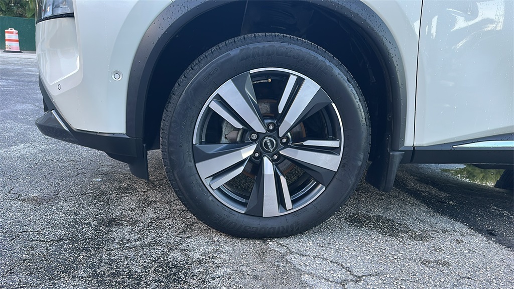 2023 Nissan Rogue SL photo 9