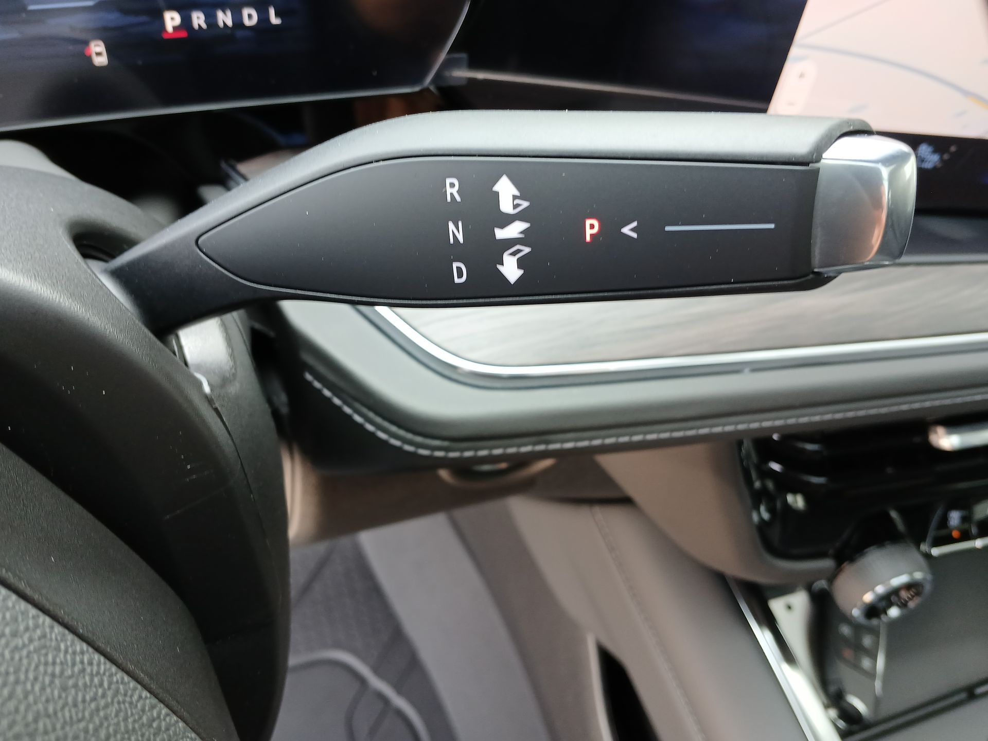 2025 Chevrolet Suburban LT photo 16