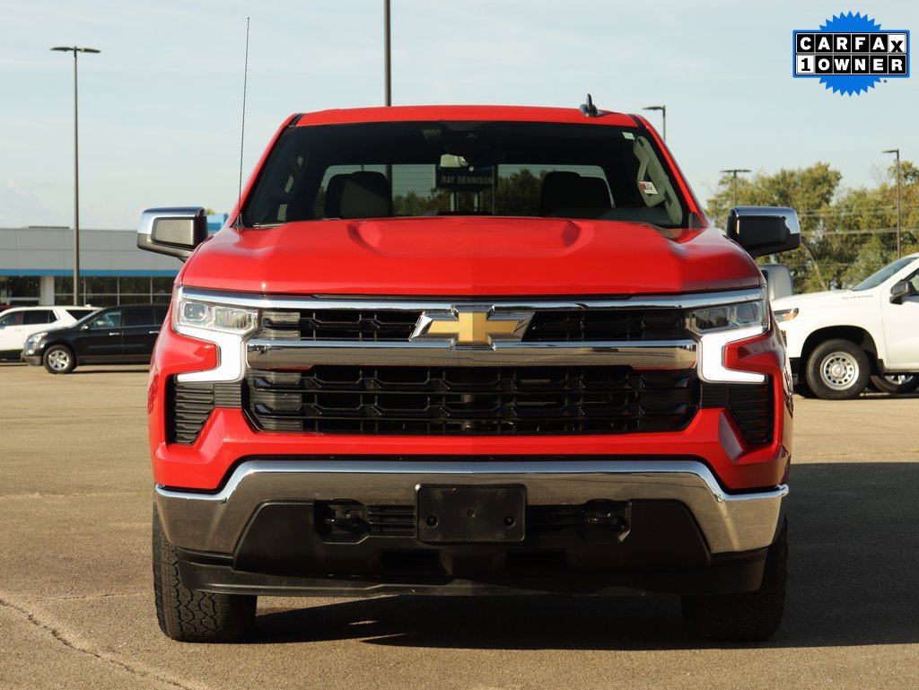 2022 Chevrolet Silverado LT photo 2