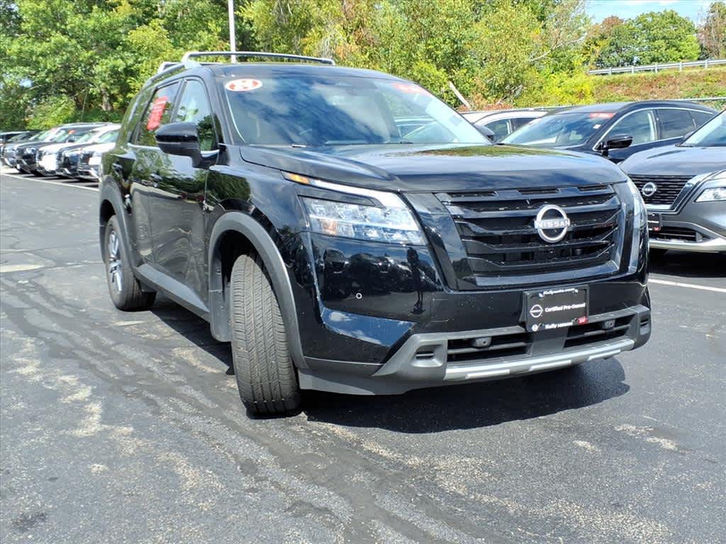 2024 Nissan Pathfinder SL photo 2