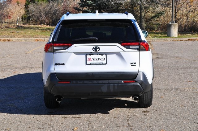 2023 Toyota RAV4 XLE photo 3