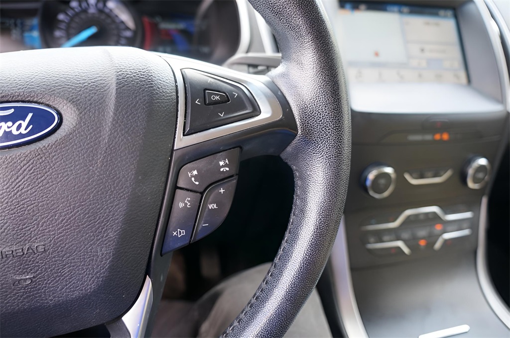 2019 Ford Edge SEL photo 15
