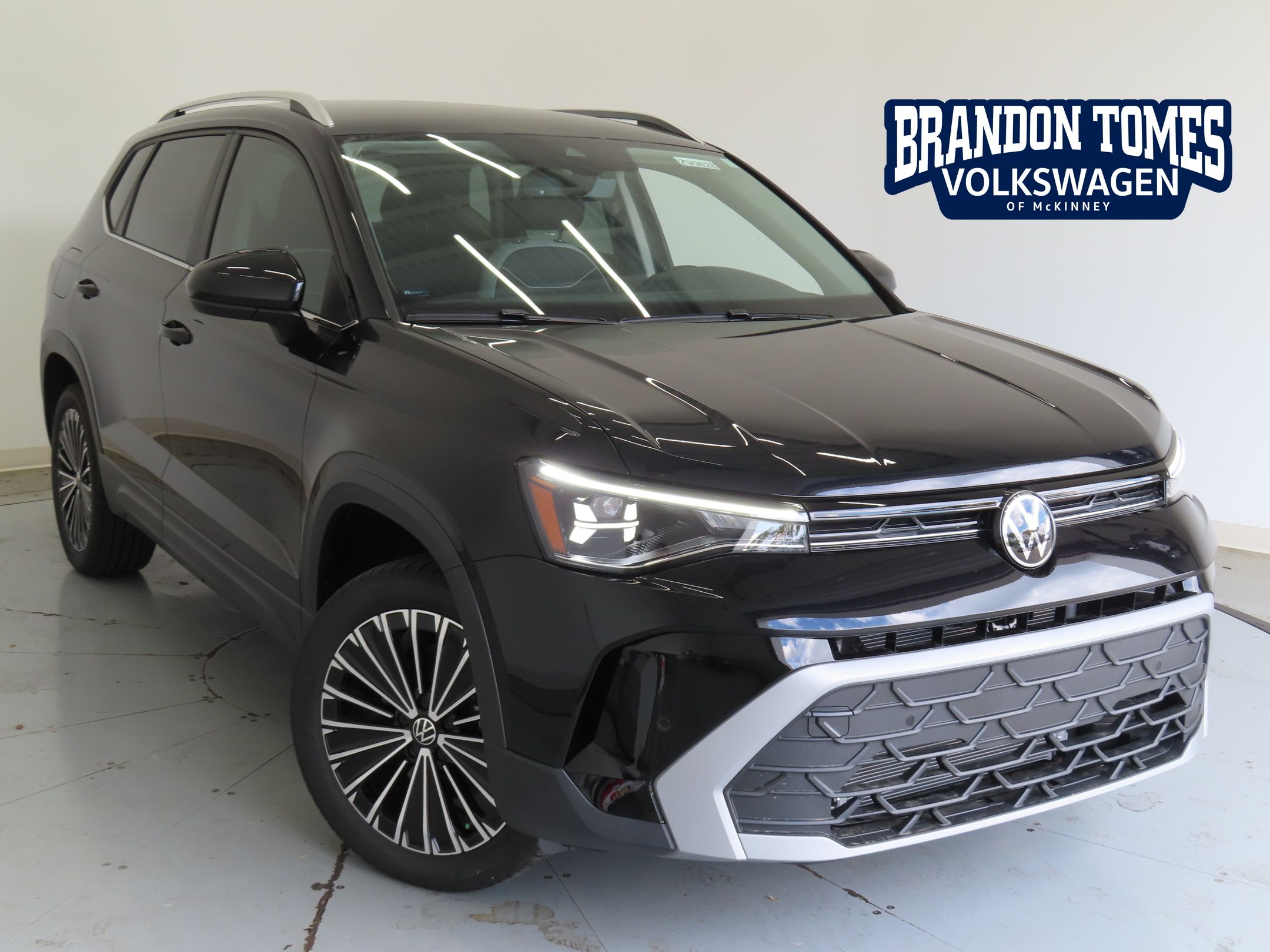 2025 Volkswagen Taos SE's photo