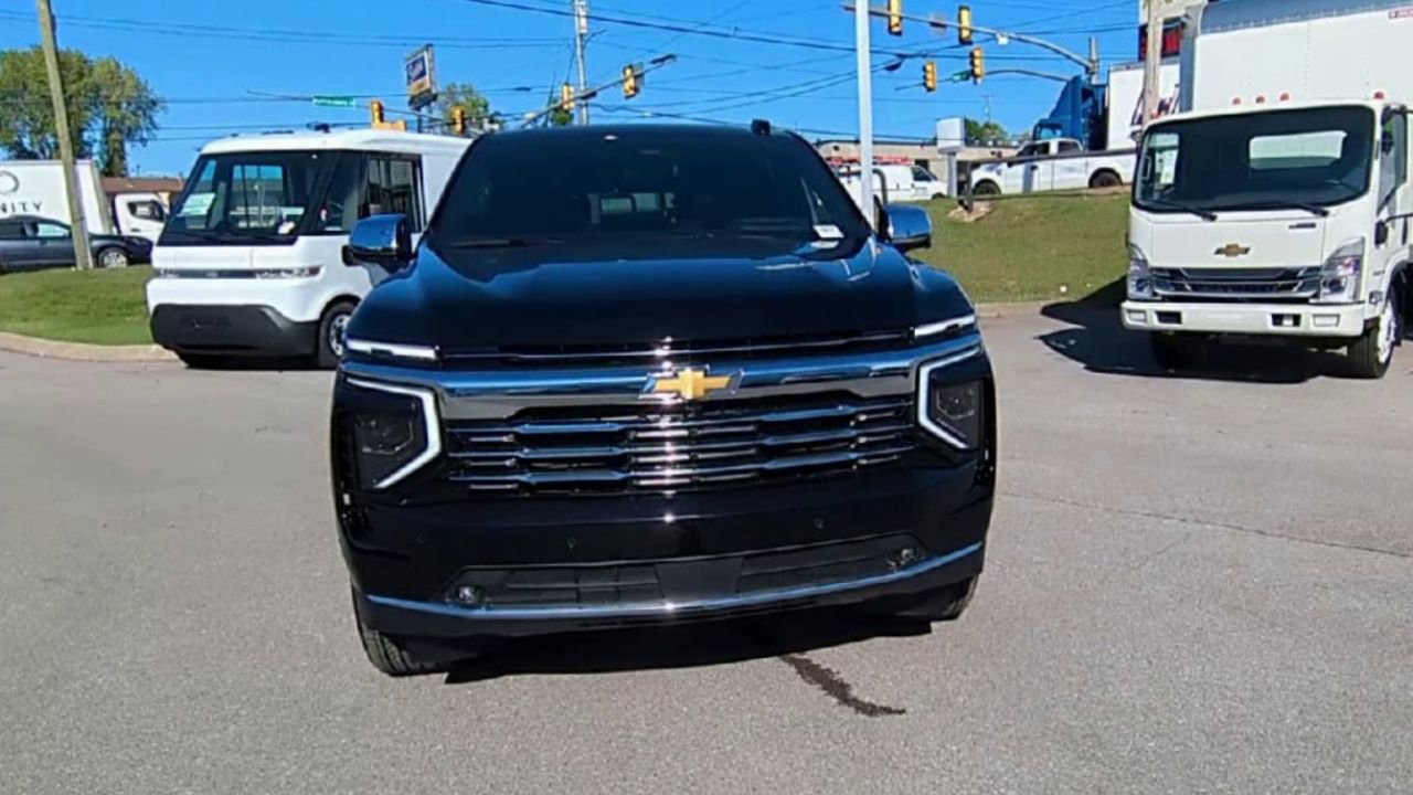 2026 Chevrolet Suburban Premier photo 3