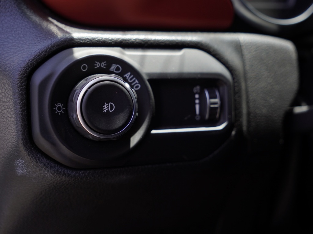2023 Jeep Wrangler Rubicon photo 13