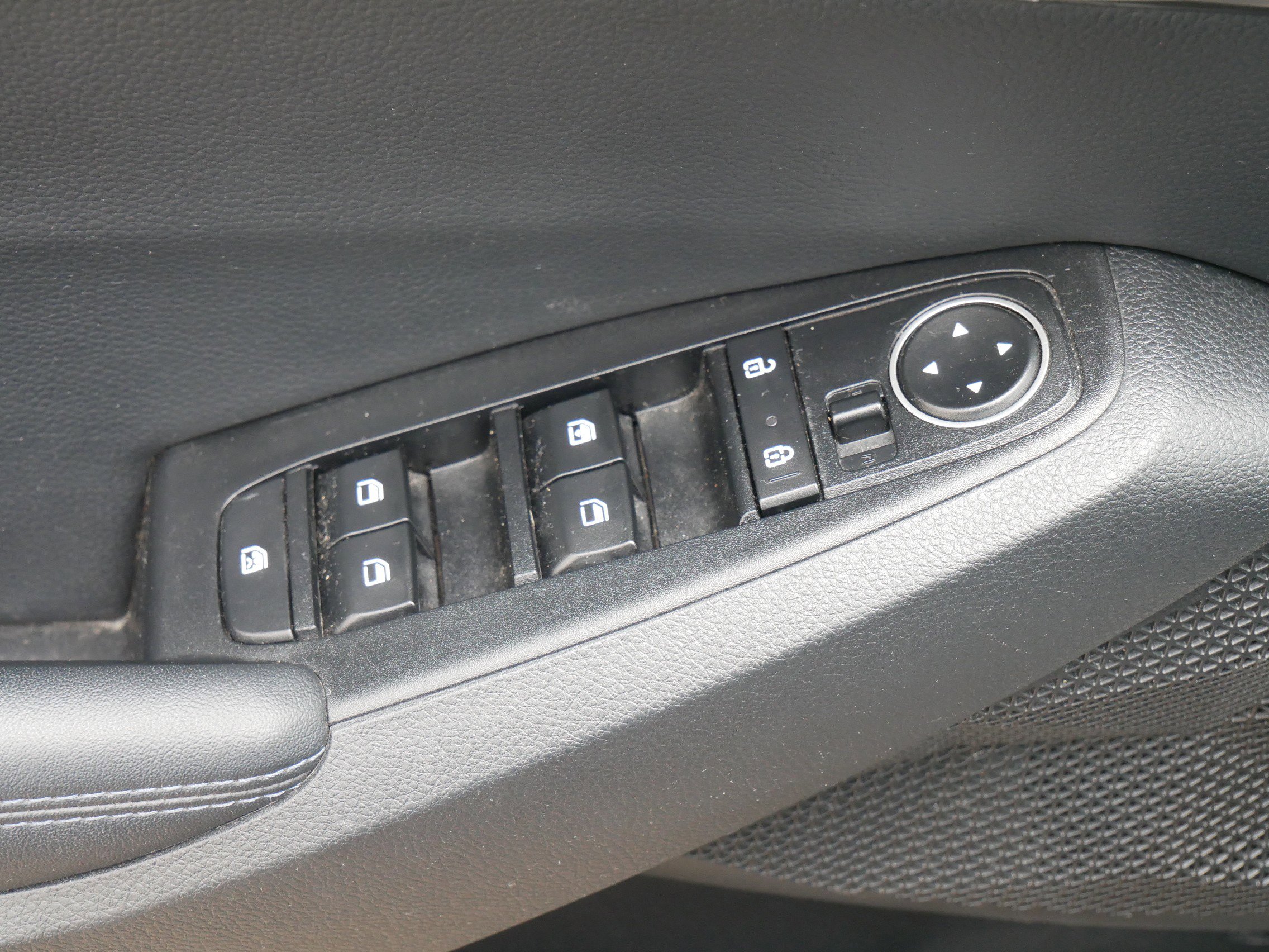 2023 Kia Seltos S photo 18