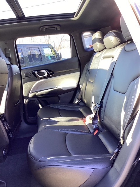 2025 Jeep Compass Limited photo 11
