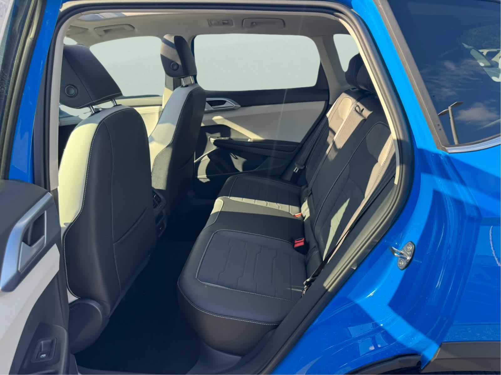 2025 Volkswagen Taos SE photo 26