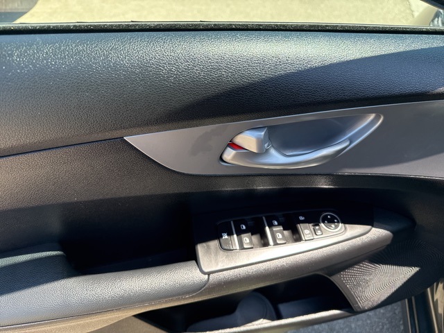 2023 Kia Forte LXS photo 13
