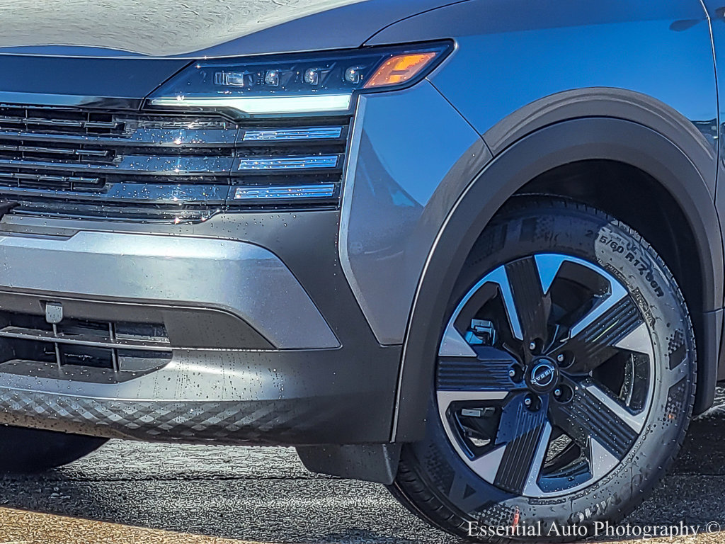 2025 Nissan Kicks SV photo 3