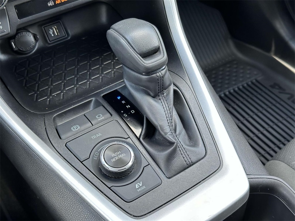2024 Toyota RAV4 Hybrid XLE photo 5