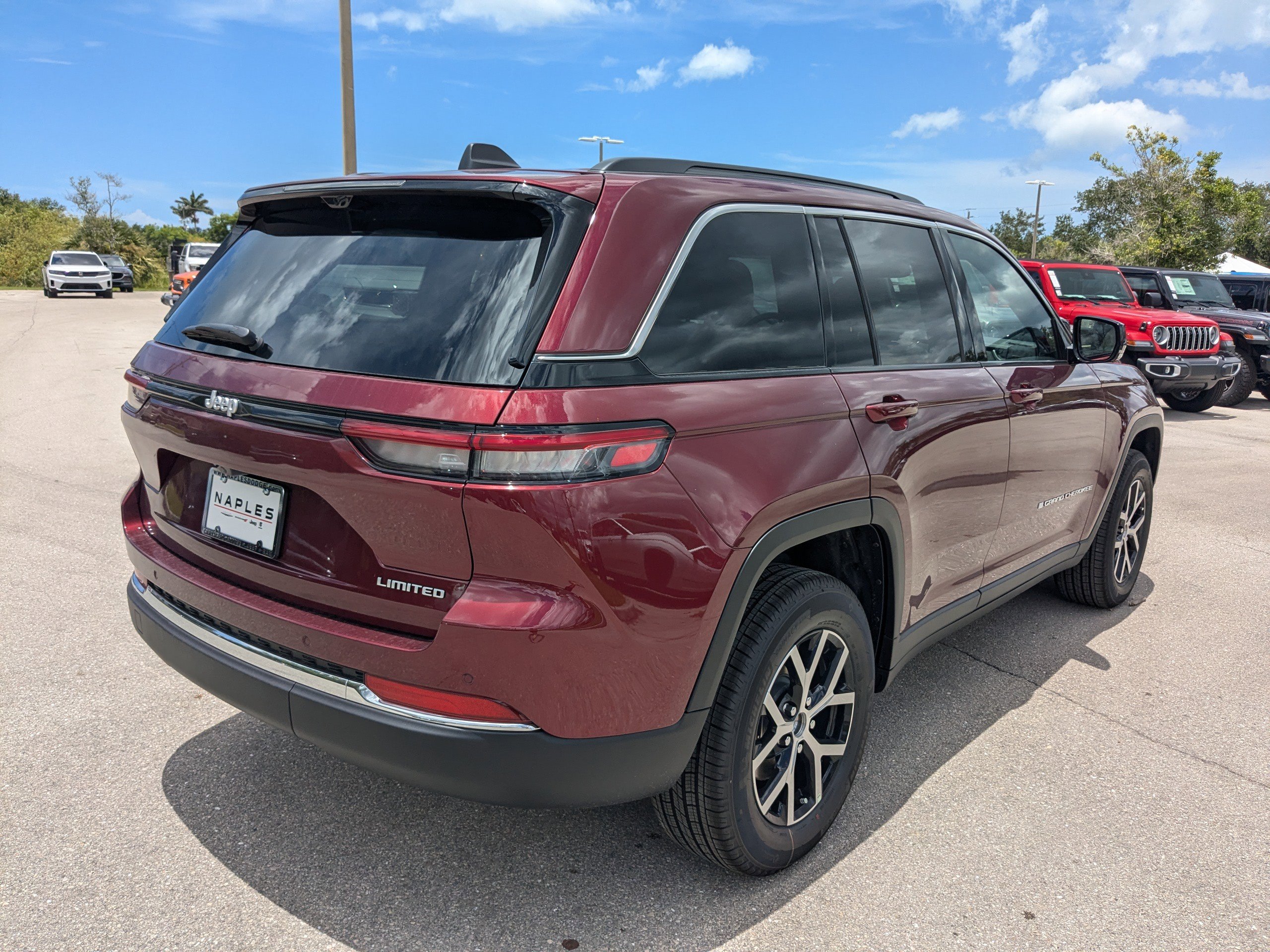 2025 Jeep Grand Cherokee Limited photo 3