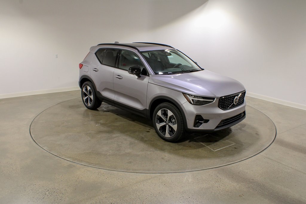 2026 Volvo XC40 Plus photo 7