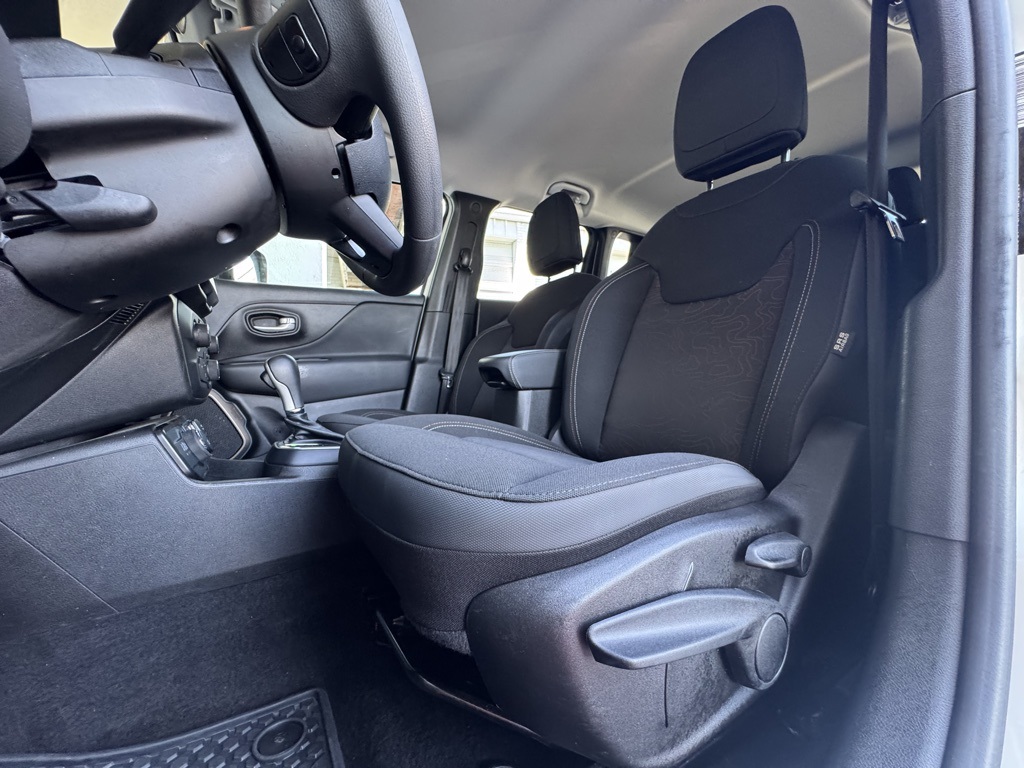2023 Jeep Renegade Latitude Upland photo 12