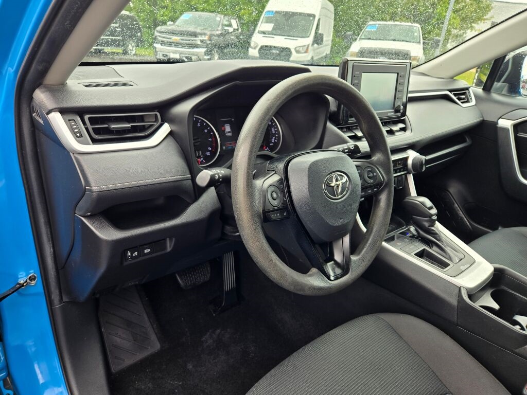 2021 Toyota RAV4 LE photo 16