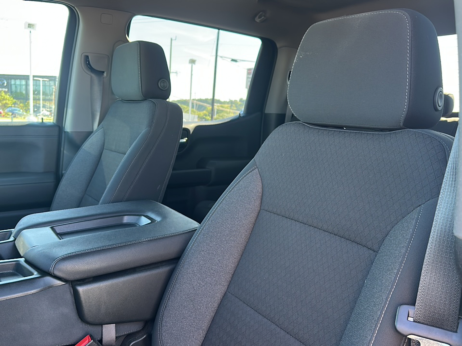 2021 Chevrolet Silverado 1500 LT photo 3