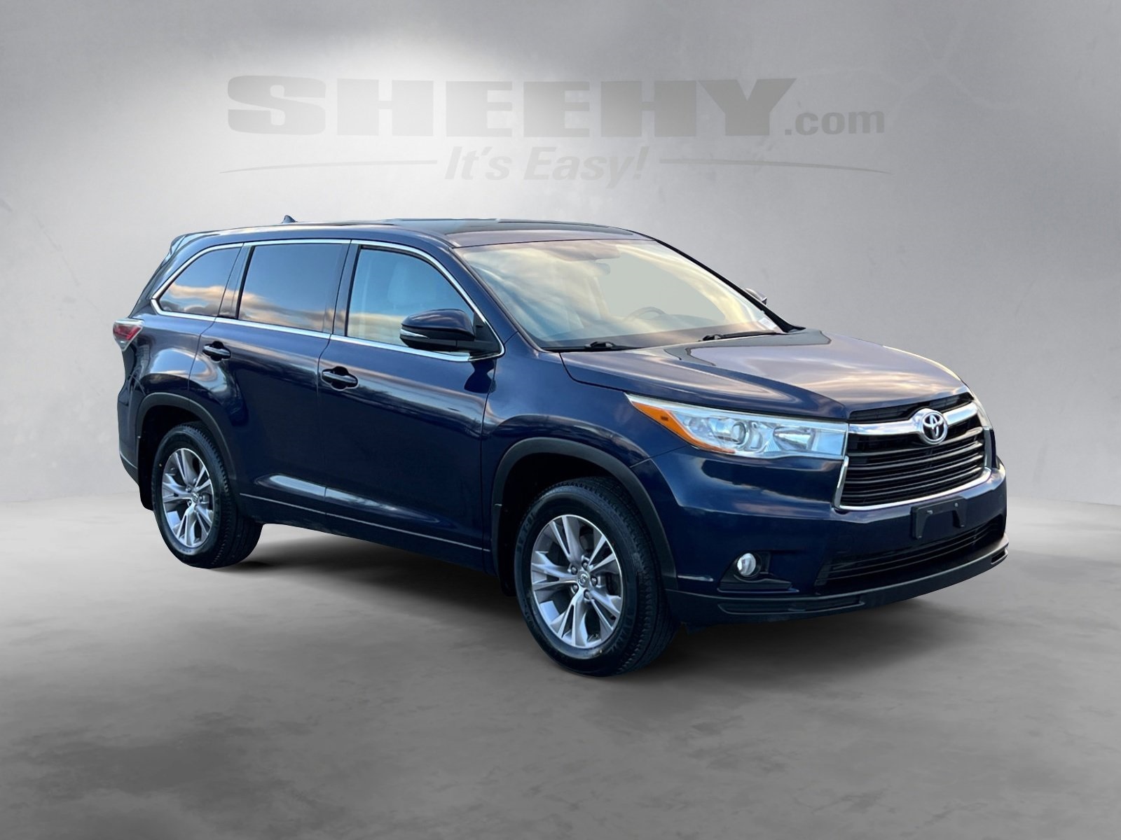 2015 Toyota Highlander LE Plus photo 2