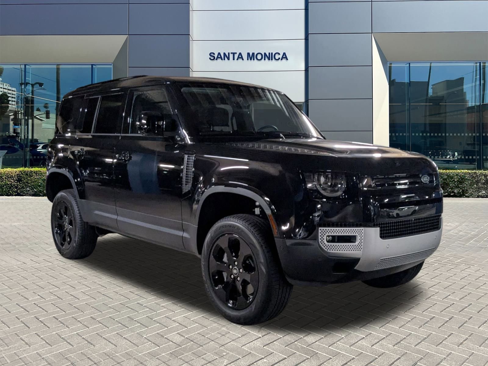 2025 Land Rover Defender 110 S photo 7