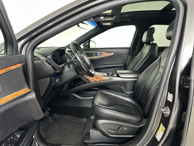 2019 Lincoln Nautilus Select photo 2