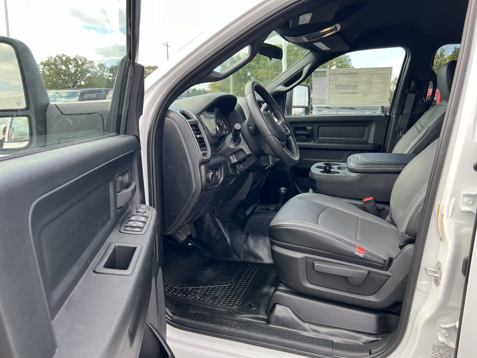 2024 Ram 3500 Tradesman photo 3