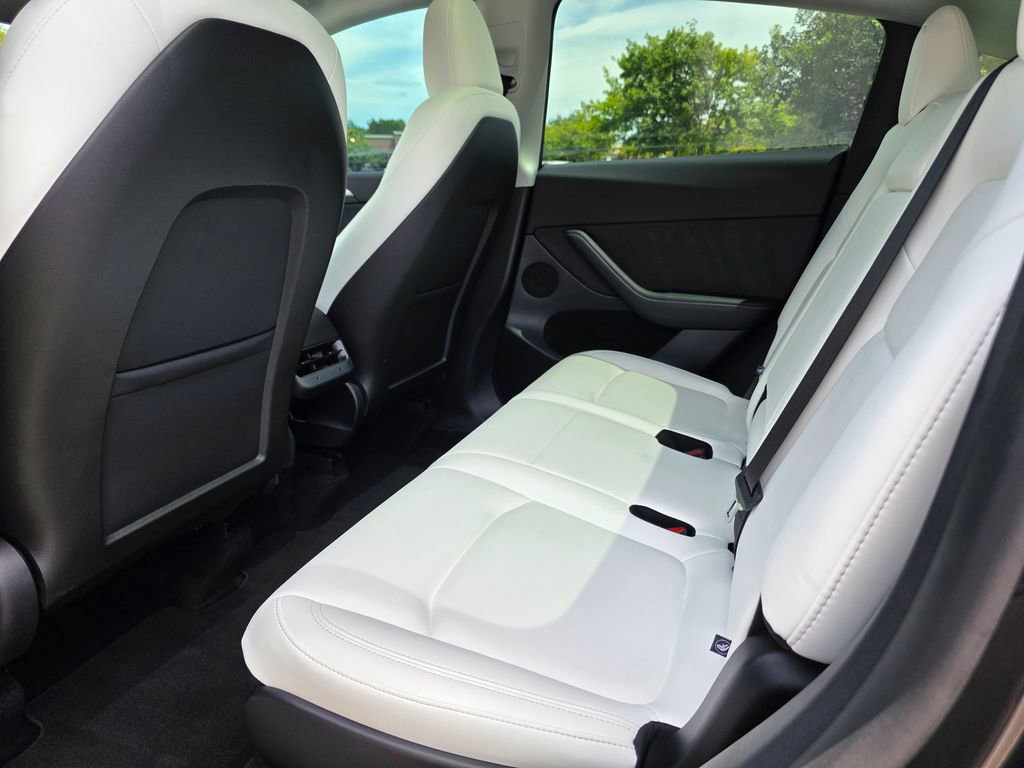 2025 Tesla Model Y Long Range photo 21