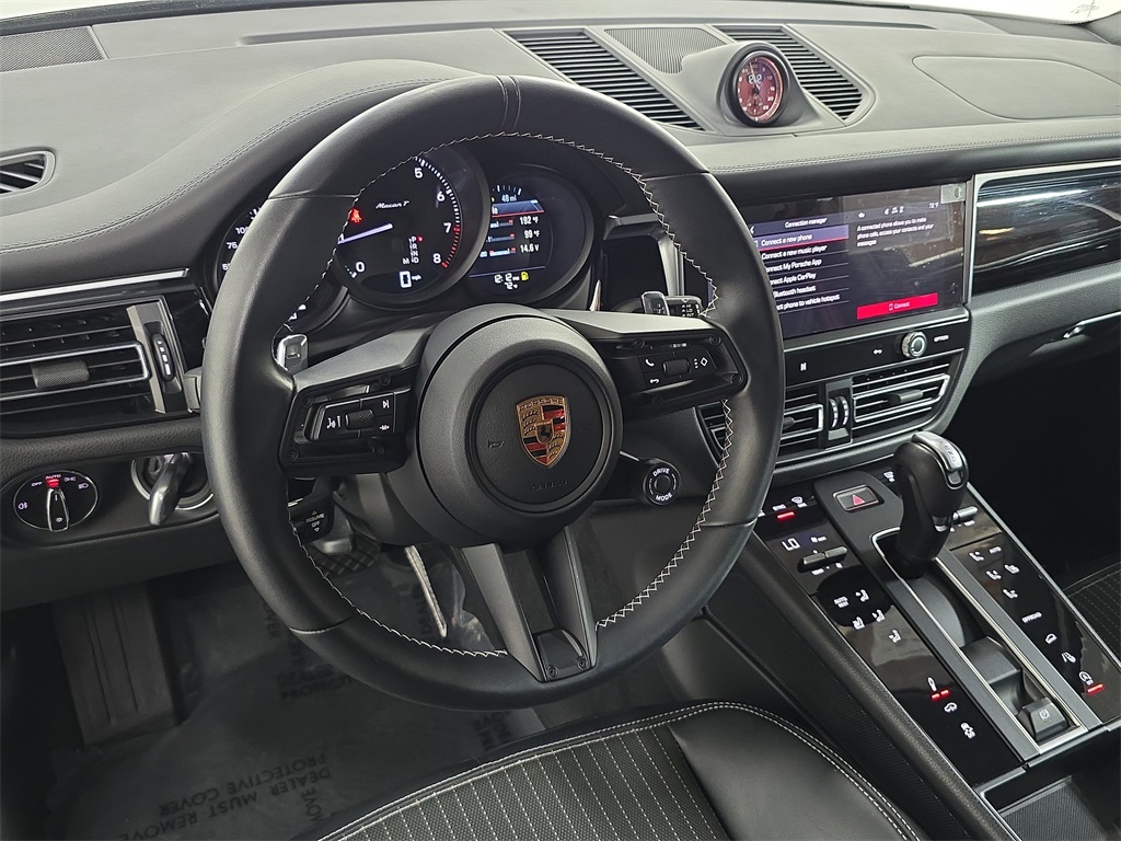 2024 Porsche Macan T photo 4